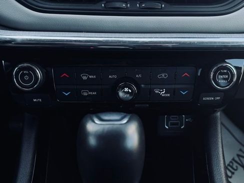 Certified 2022 Jeep Compass Limited image 35