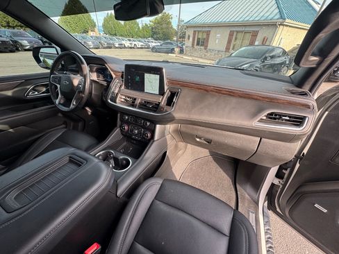 Used 2023 Chevrolet Tahoe Z71 w/ Luxury Package AWD/4WD image 9