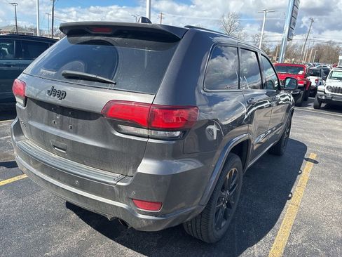 Used 2019 Jeep Grand Cherokee Altitude image 3