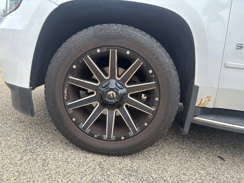 Used 2018 Chevrolet Suburban Premier AWD/4WD image 24