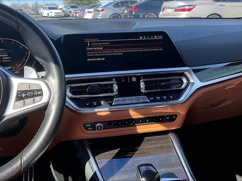 Used 2022 BMW 330i xDrive Sedan w/ M Sport Package image 9