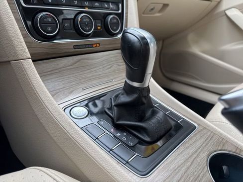 Used 2017 Volkswagen Passat 1.8T SE FWD image 15