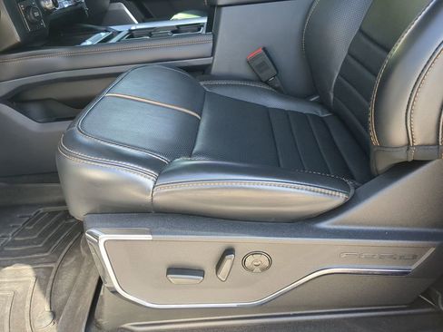 Used 2024 Ford F350 Platinum image 28