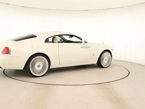 Used 2015 Rolls-Royce Wraith image 7