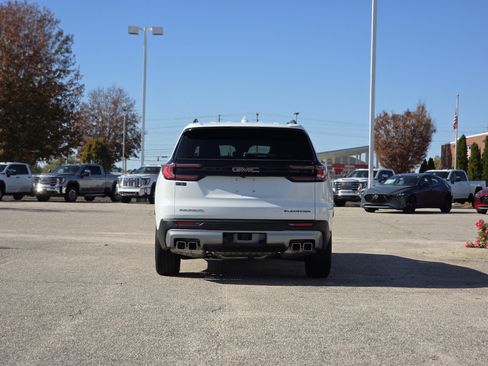 Used 2025 GMC Acadia Elevation image 4