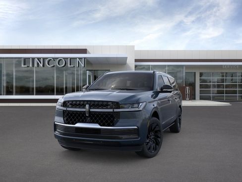 New 2026 Lincoln Navigator L Reserve AWD/4WD image 2