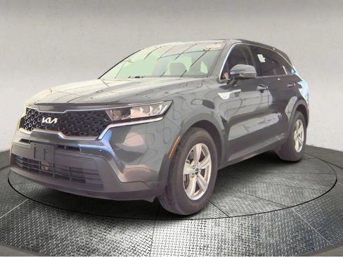 Used 2022 Kia Sorento LX image 3