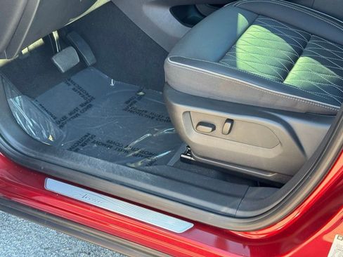 Used 2023 Buick Envision Avenir image 28