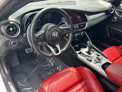 Used 2024 Alfa Romeo Giulia Veloce AWD/4WD image 2