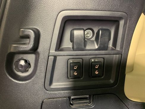 Used 2017 Toyota Sequoia SR5 image 37