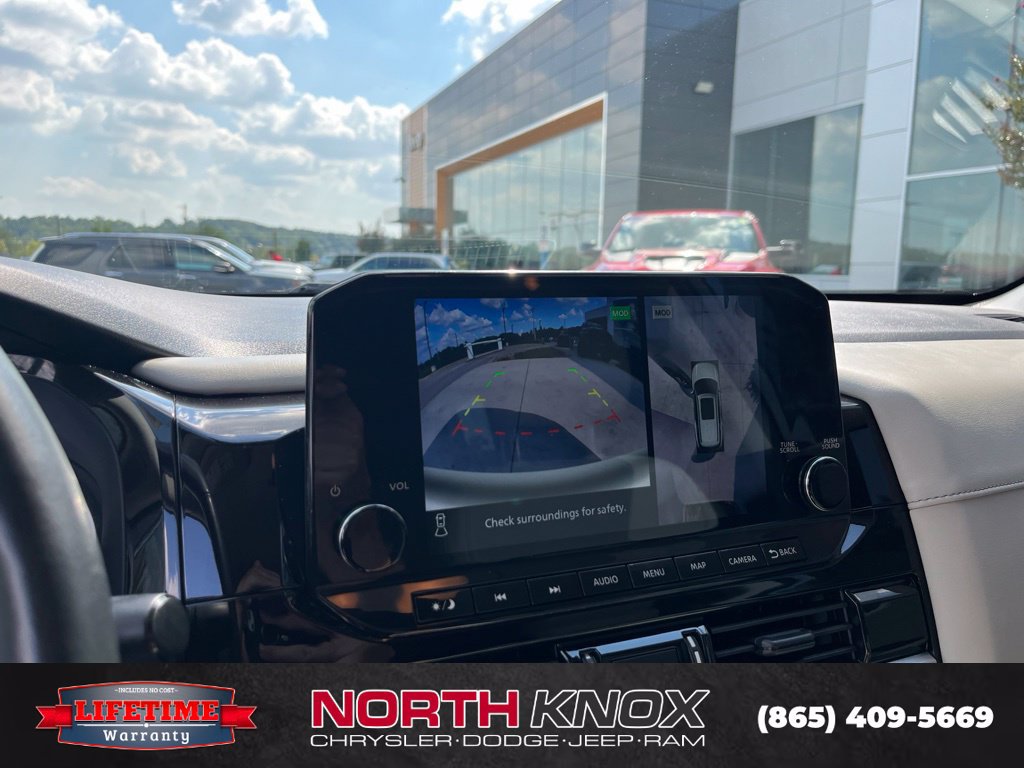 Used 2022 Nissan Pathfinder SL w/ SL Black Package AWD/4WD image 10