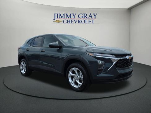 New 2026 Chevrolet Trax LS w/ LS Convenience Package FWD image 7
