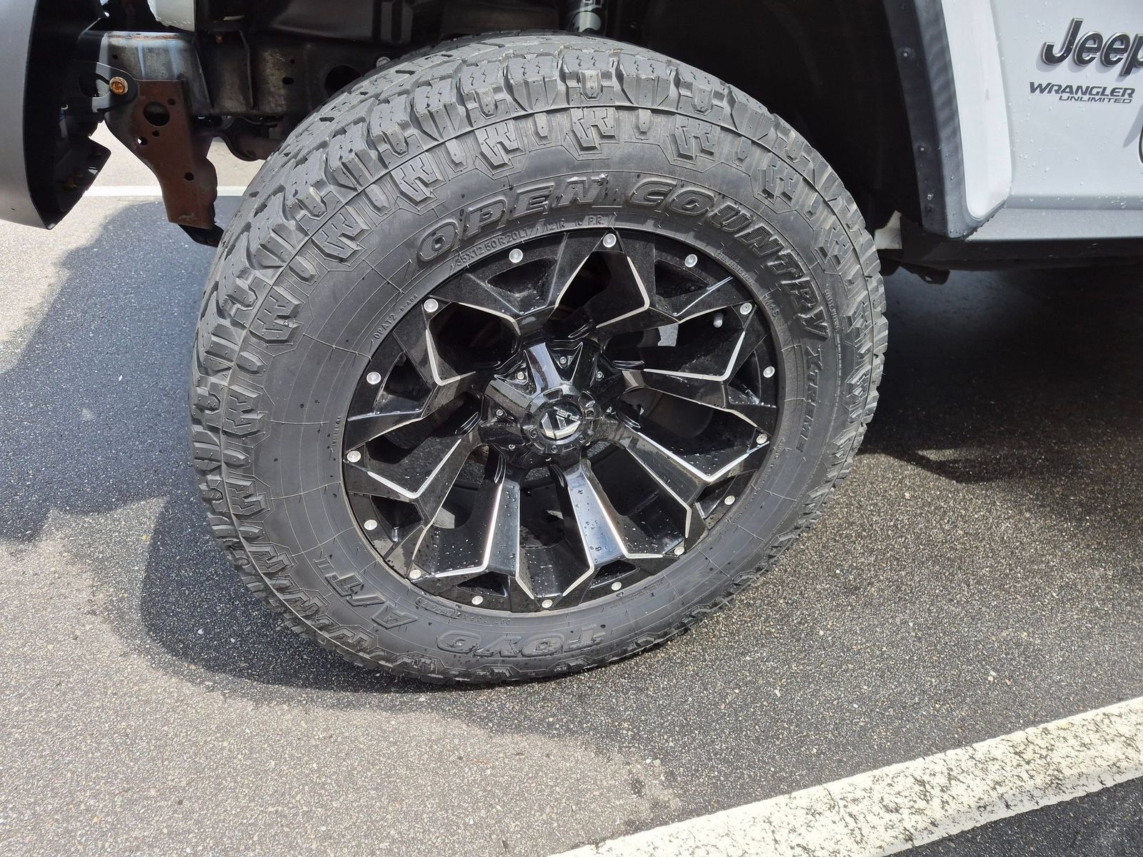 Used 2018 Jeep Wrangler Unlimited Sahara AWD/4WD image 8