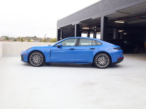 Certified 2024 Porsche Panamera image 2