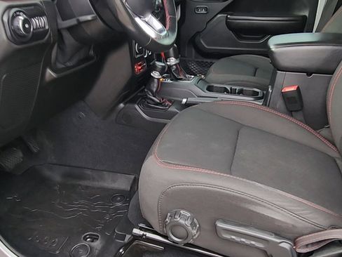 Used 2019 Jeep Wrangler Unlimited Rubicon w/ Cold Weather Group AWD/4WD image 29