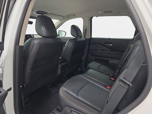 Used 2023 Nissan Pathfinder SL w/ Black Appearance Package AWD/4WD image 12