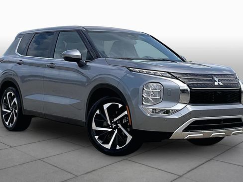 Used 2024 Mitsubishi Outlander SE AWD/4WD image 3