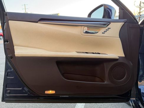 Used 2018 Lexus ES 350 w/ Navigation System Package image 21