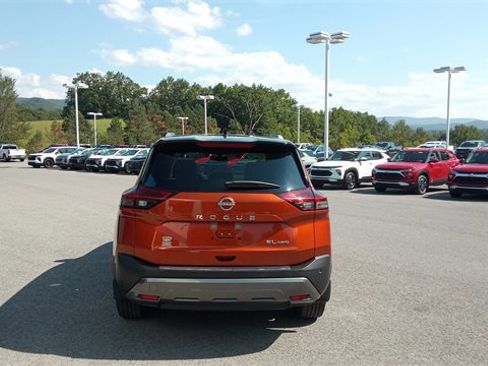 Used 2023 Nissan Rogue SL w/ SL Premium Package image 5