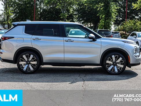 Used 2025 Mitsubishi Outlander SE FWD image 9