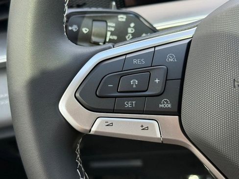 New 2025 Volkswagen Tiguan SE image 10