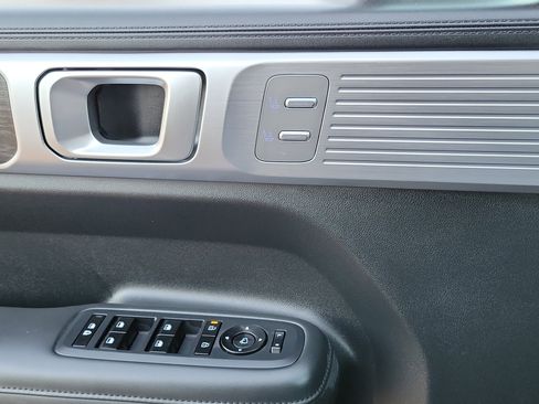 Certified 2025 Hyundai Santa Fe Limited image 16