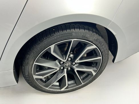 Used 2020 Toyota Corolla SE w/ SE Premium Package image 29