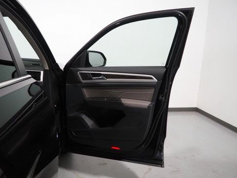 Used 2022 Volkswagen Atlas FWD SE V6 w/ Technology image 45