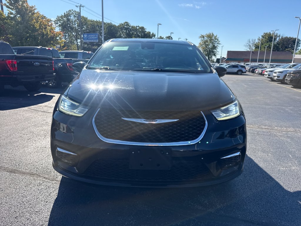Used 2025 Chrysler Pacifica Select FWD image 3