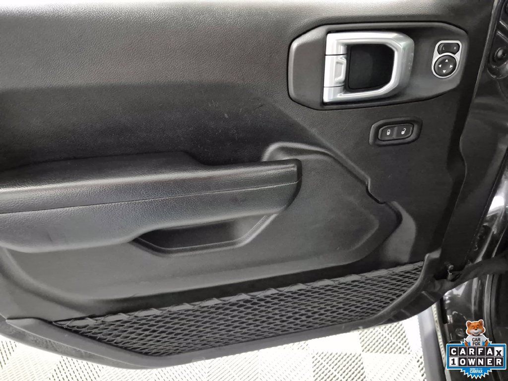 Used 2025 Jeep Wrangler Unlimited Rubicon AWD/4WD image 15