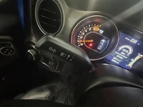 Used 2023 Jeep Wrangler Unlimited Sport AWD/4WD image 28