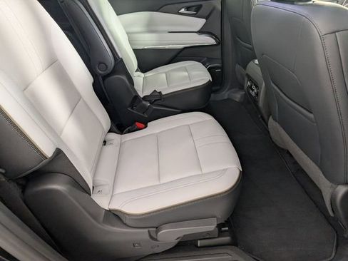 Used 2024 Chevrolet Traverse RS image 32