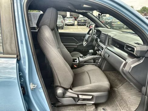 Used 2025 Toyota 4Runner SR5 AWD/4WD image 24