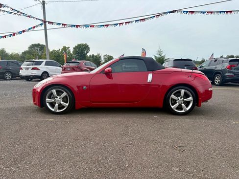 Used 2007 Nissan 350Z Touring image 2