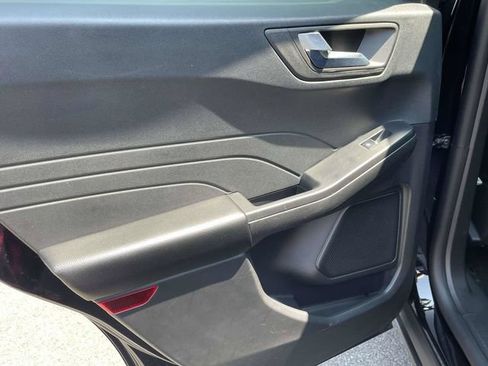 Certified 2025 Ford Escape ST-Line FWD image 24