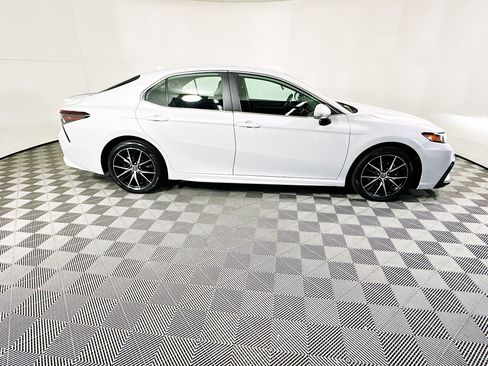 Used 2024 Toyota Camry SE w/ Convenience Package image 2