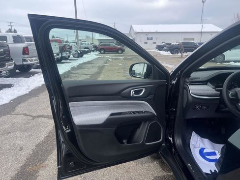 New 2026 Jeep Compass Latitude image 11