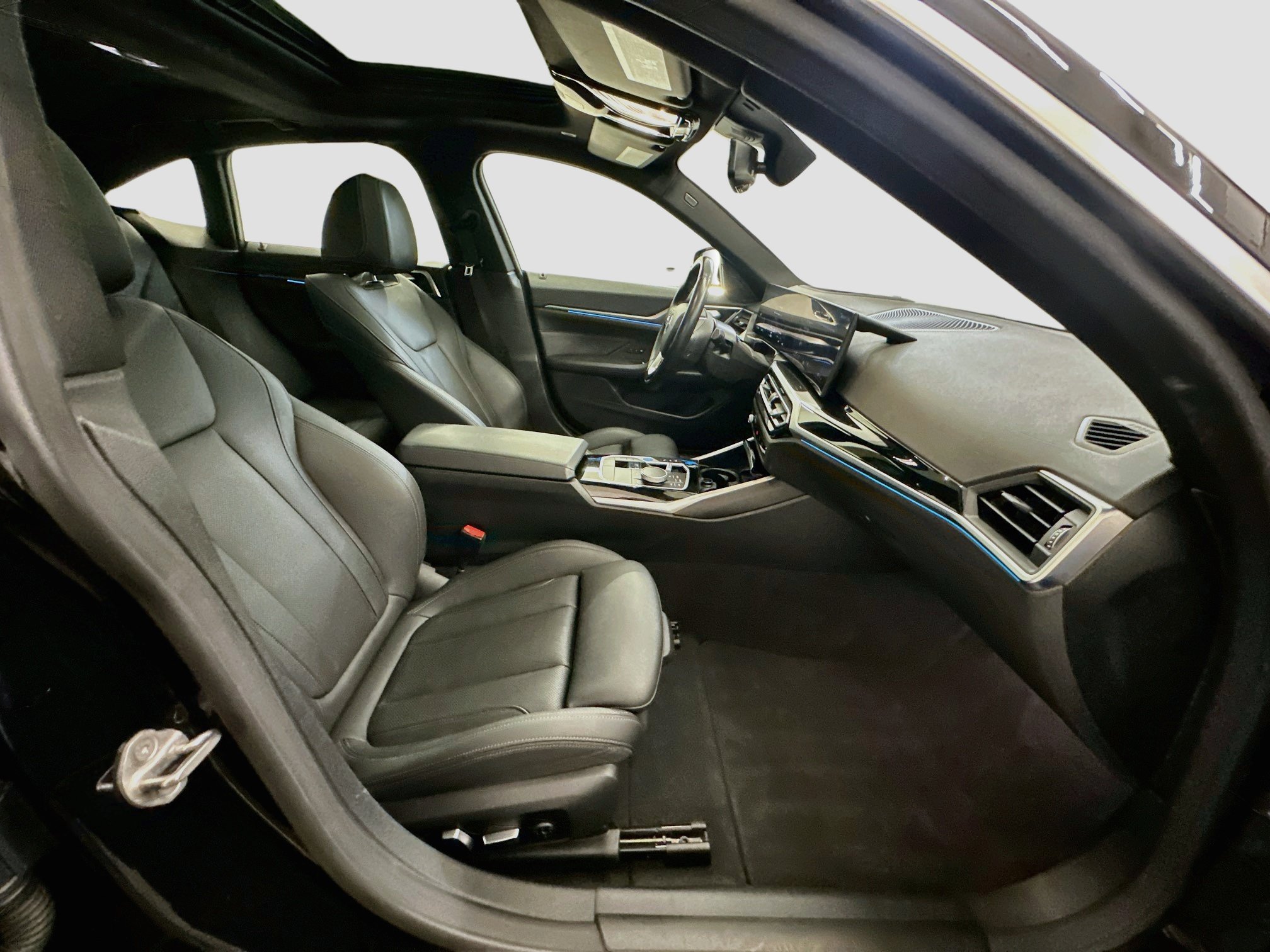 Used 2024 BMW i4 xDrive40i AWD/4WD image 33