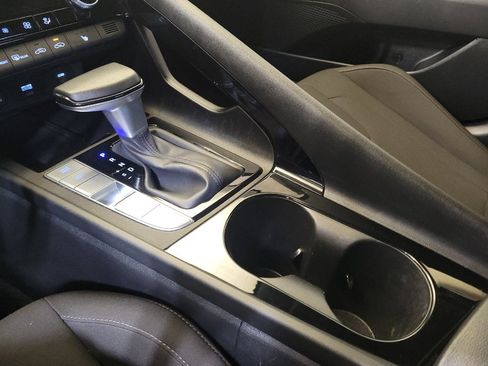 Used 2025 Hyundai Elantra SEL image 26