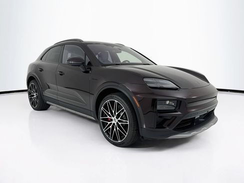 Certified 2025 Porsche Macan Turbo Electric AWD/4WD image 7