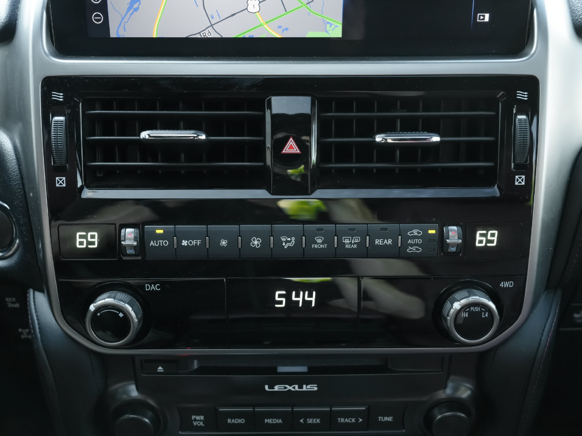 Used 2022 Lexus GX 460 Premium w/ Accessory Package AWD/4WD image 16