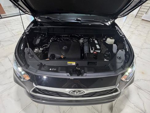 Used 2022 Toyota Highlander XLE image 4