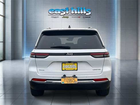 Certified 2023 Jeep Grand Cherokee Limited image 5