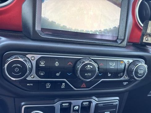 Used 2018 Jeep Wrangler Unlimited Rubicon w/ Dual Top Group AWD/4WD image 37