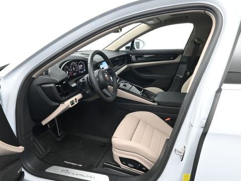 Used 2026 Porsche Panamera image 4