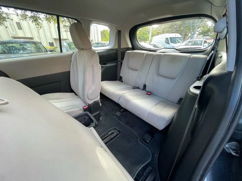 Used 2013 MAZDA MAZDA5 Sport image 17