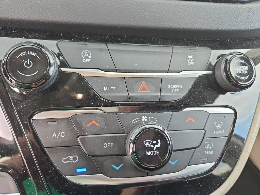 Used 2023 Chrysler Voyager LX FWD image 28