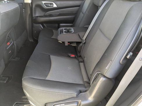 Used 2019 Nissan Pathfinder S image 17