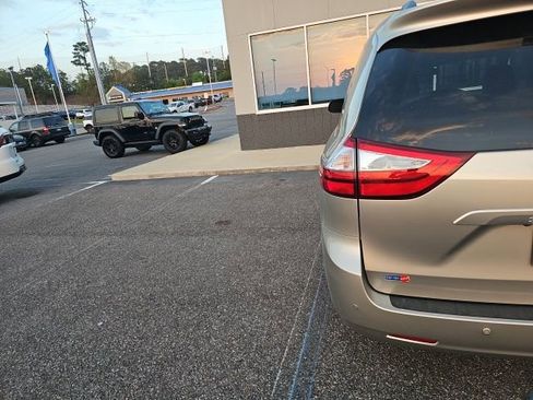 Used 2016 Toyota Sienna XLE w/ XLE Navigation Package image 7