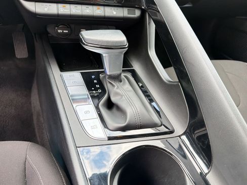 Used 2025 Hyundai Elantra SEL FWD image 16